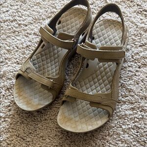 Columbia Women's Beige Strap Sandals Size 7
